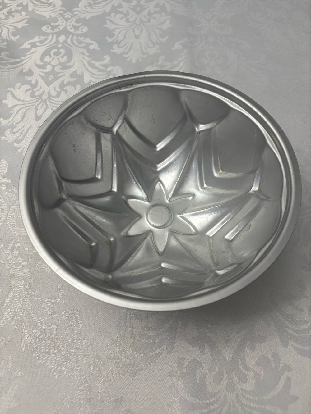 Vintage Wear-Ever #1321 Aluminum Petal Flower Shape Cake Pan /Jello Mold